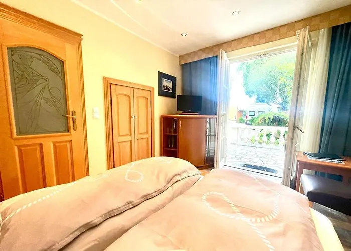 Yacht- , und Reisemobilhafen Historisches Fährhaus Wendenschloss Berlin